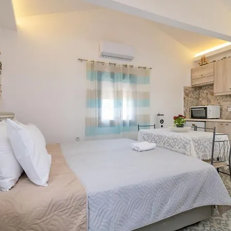 Kokkinos With Pool & Sea View, By Zantewize Apartahotel