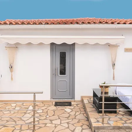 Kokkinos With Pool & Sea View, By Zantewize Skinária