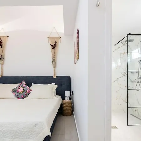 Kokkinos With Pool & Sea View, By Zantewize 4*