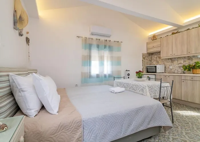 Kokkinos With Pool & Sea View, By Zantewize Aparthotel